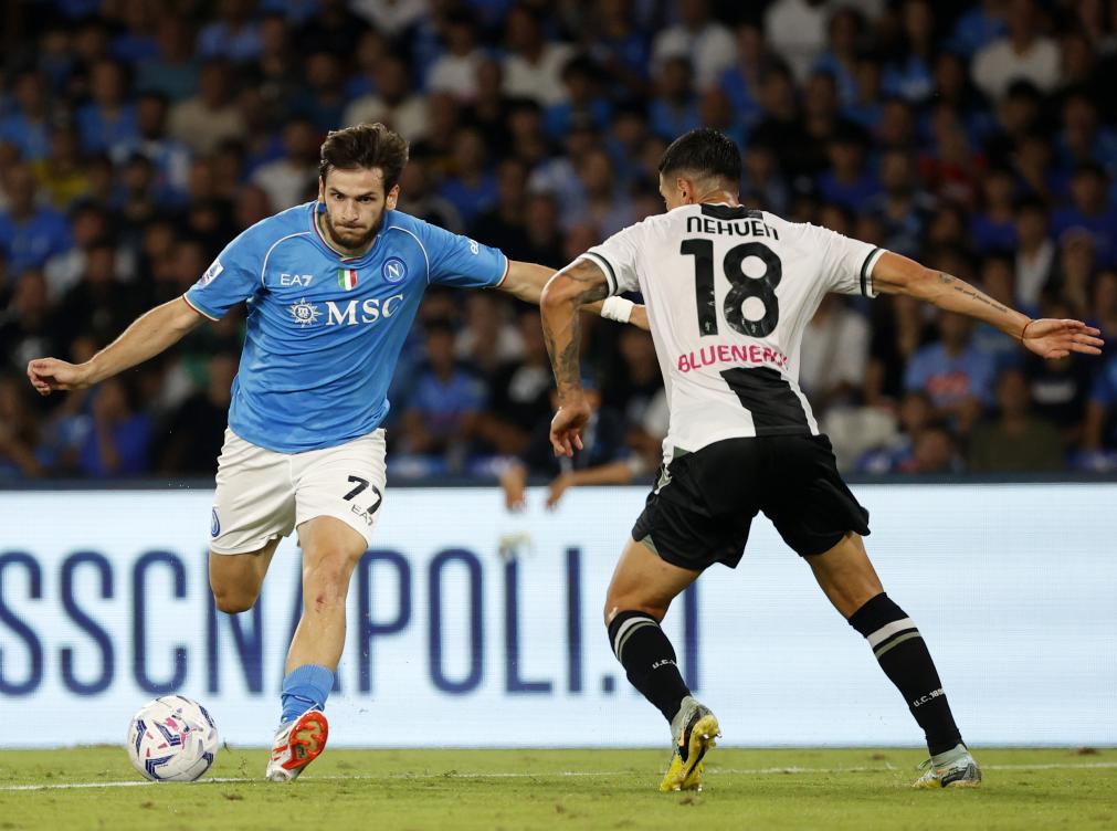  那不勒斯客场横扫萨索洛，奥斯梅恩独中两元