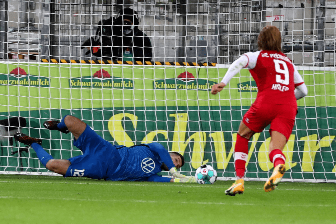  弗赖堡定位球战术显威，德甲赛场频现精彩配合